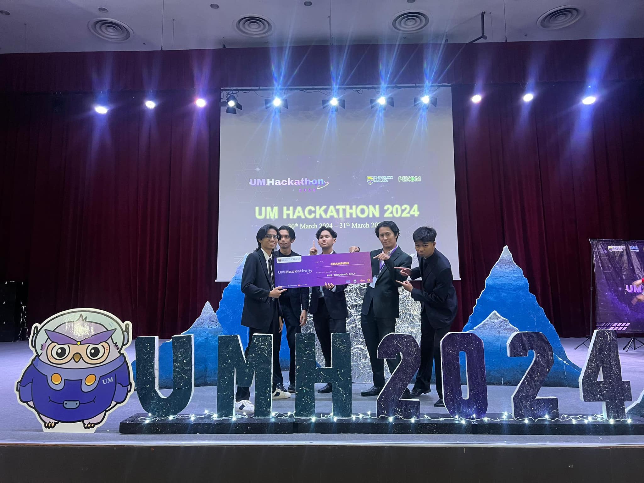 Pelajar FSKTM UPM Johan Pertandingan UM Hackathon 2024
